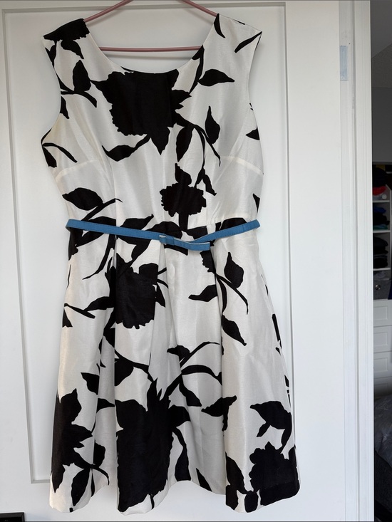 Gabby Skye Dresses & Skirts - Gabby Skye Black & White Floral Midi Dress with Blue Belt